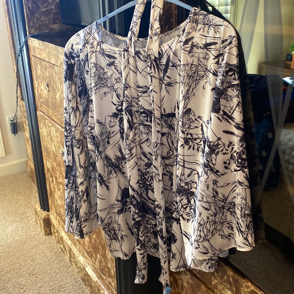 Joseph Ribkoff sold stunner. Black and cream design. Perfect condition. Worn 2xs